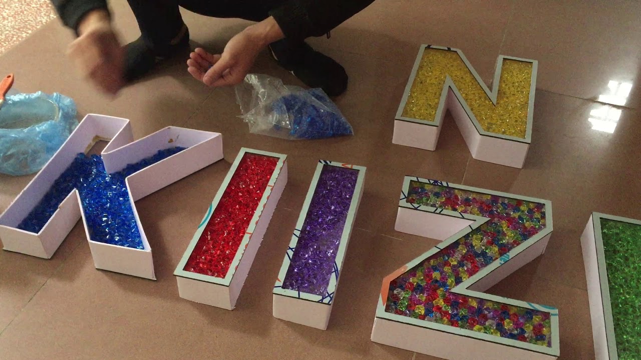 Chữ đính hạt nhựa xuyên sáng Acrylic